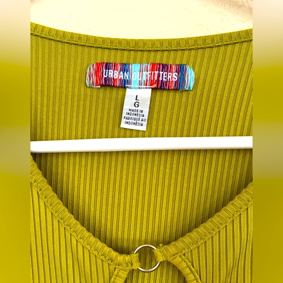 Urban Outfitters Green Chartreuse Going Out Top Cleavage Size Large - Picture 6 of 6